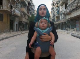 « Pour Sama » : Waad Al-Kateab adresse un document bouleversant à sa fille et au monde
